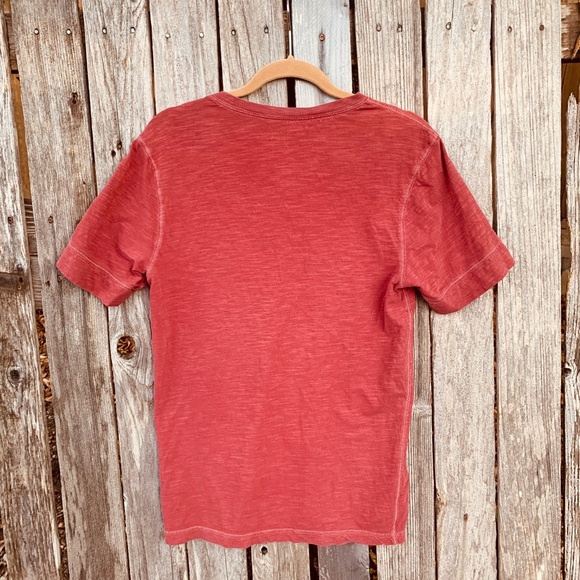 Red t-shirt - Picture 2 of 2